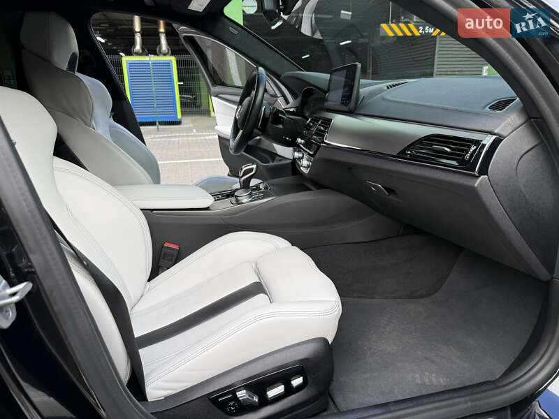 Седан BMW M5 2021 в Киеве
