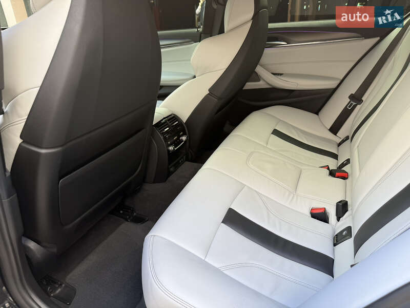 Седан BMW M5 2021 в Киеве