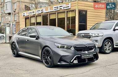 Седан BMW M5 2025 в Киеве