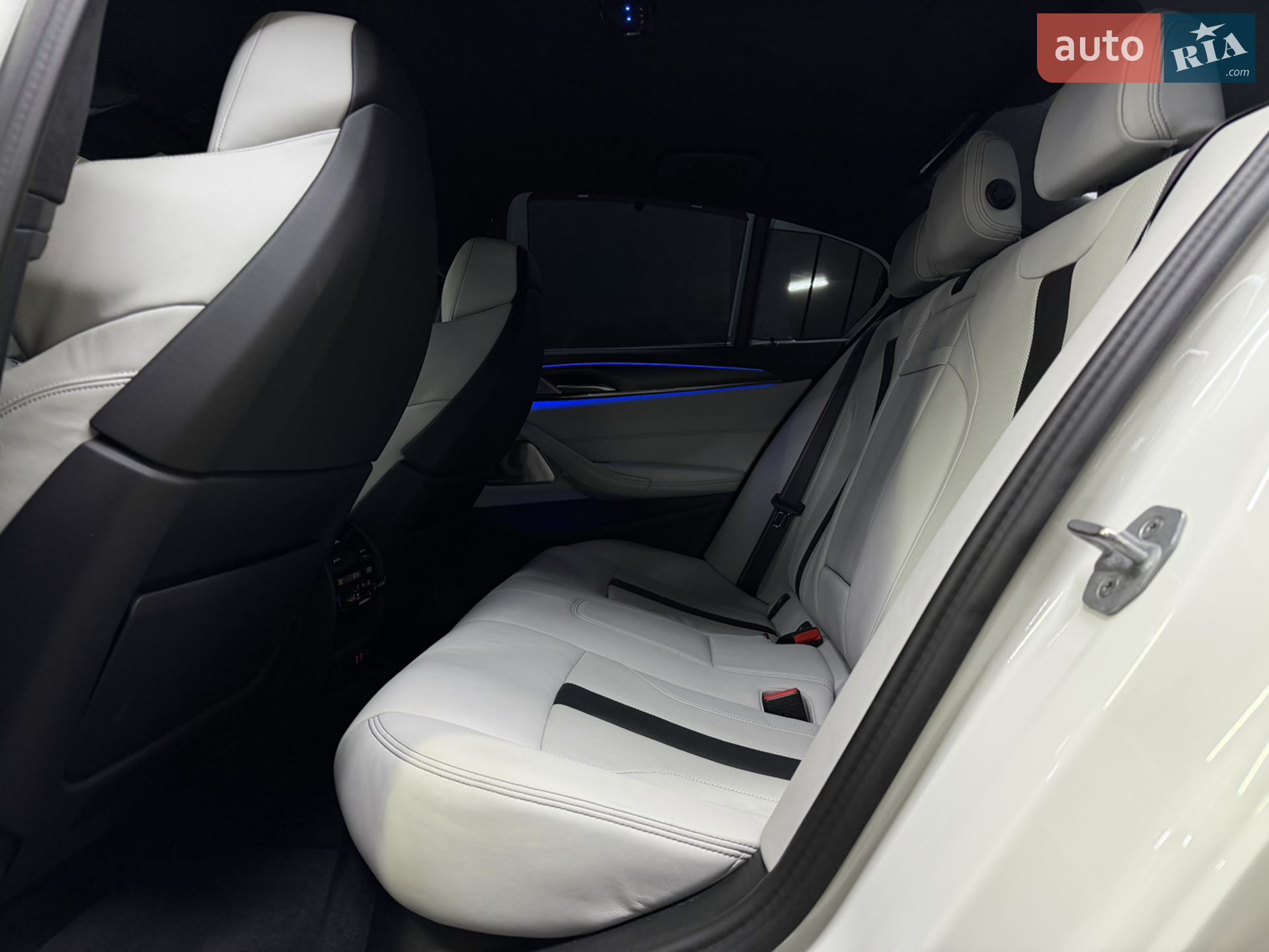 2023 BMW M5 - мініатюра 23