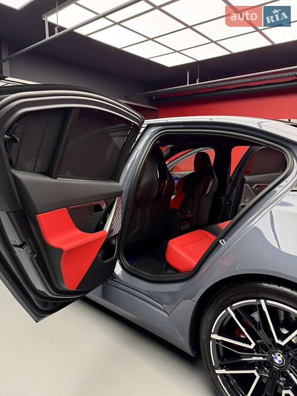 Седан BMW M5 2025 в Киеве