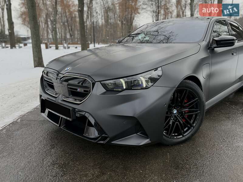 Седан BMW M5 2024 в Киеве