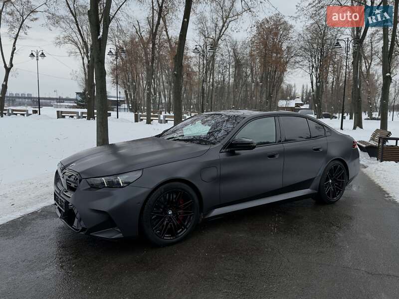 Седан BMW M5 2024 в Киеве