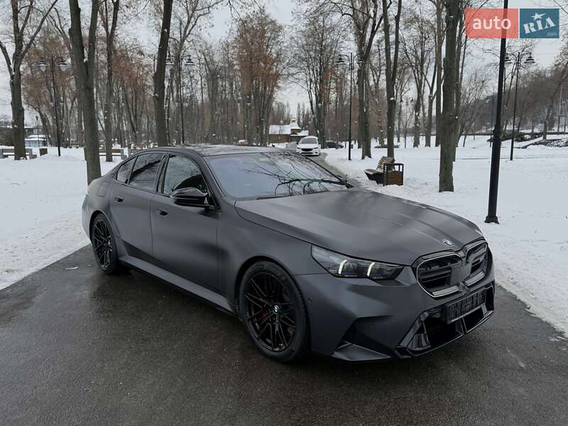 Седан BMW M5 2024 в Киеве