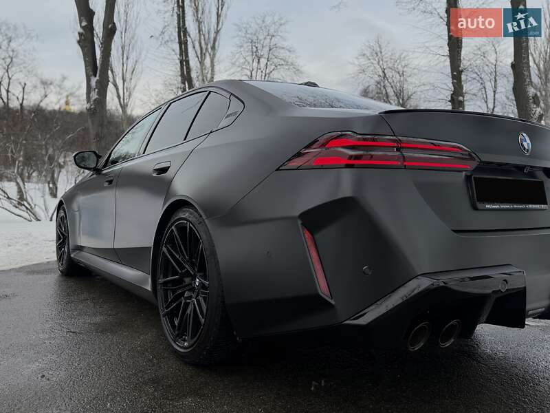 Седан BMW M5 2024 в Киеве