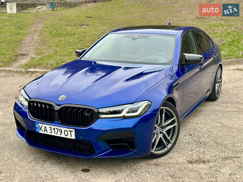 Седан BMW M5 2022 в Киеве