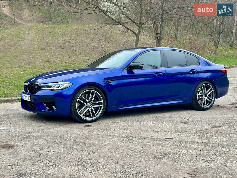 Седан BMW M5 2022 в Киеве