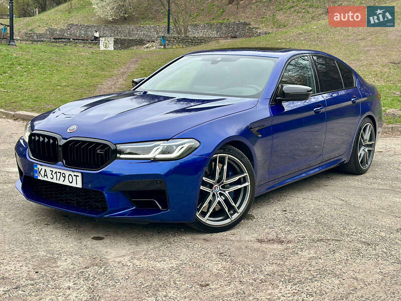 Седан BMW M5 2022 в Киеве