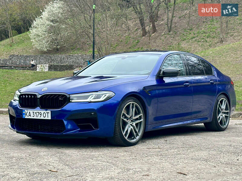 Седан BMW M5 2022 в Киеве