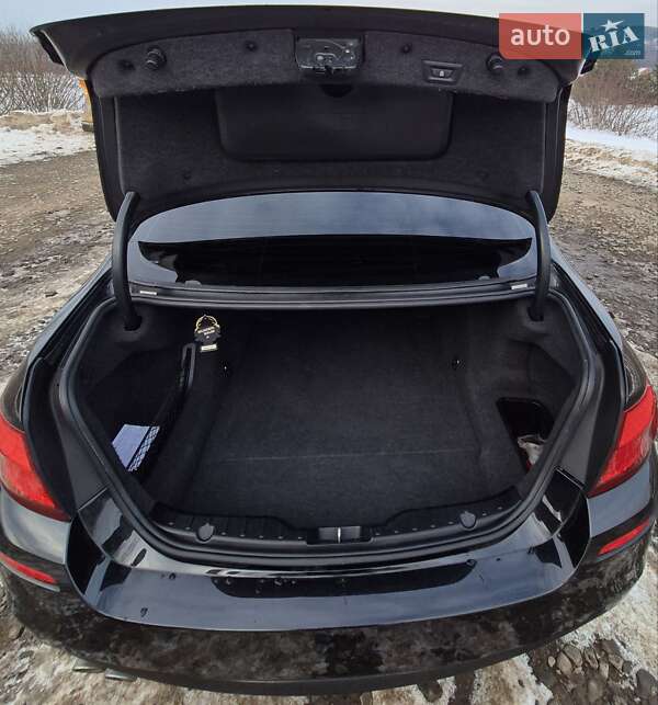 Седан BMW M5 2011 в Ужгороді