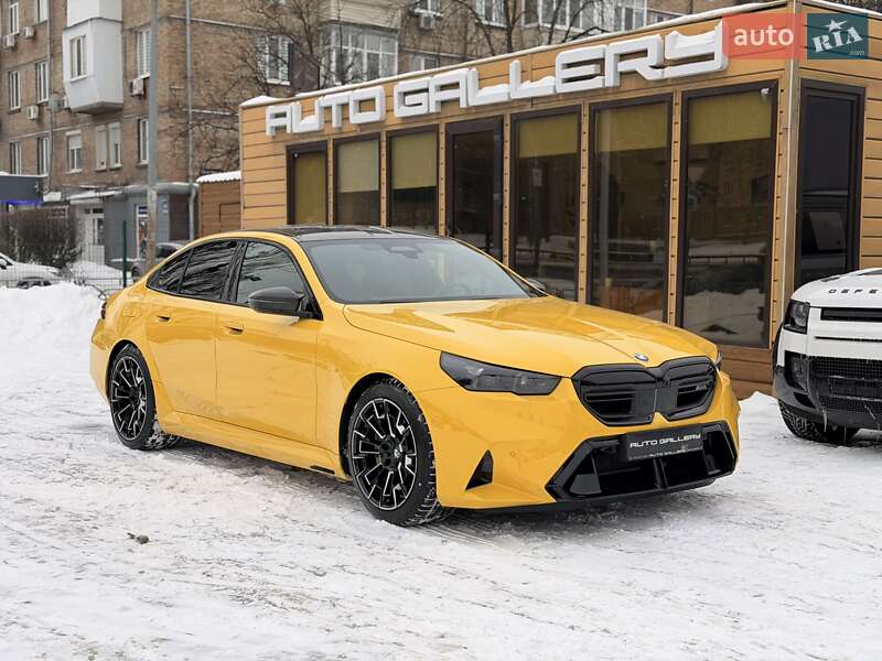 Седан BMW M5 2025 в Киеве