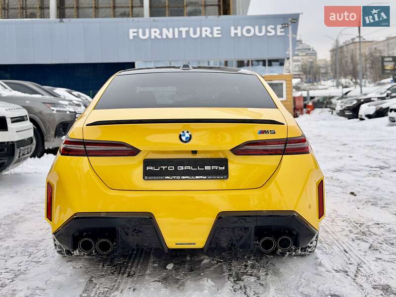 Седан BMW M5 2025 в Киеве