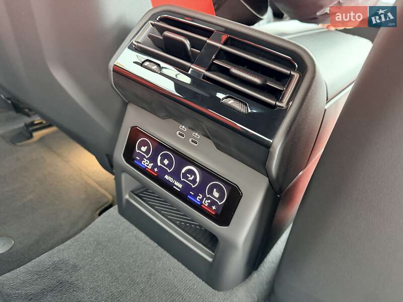 Седан BMW M5 2025 в Киеве