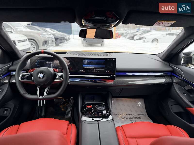 Седан BMW M5 2025 в Киеве