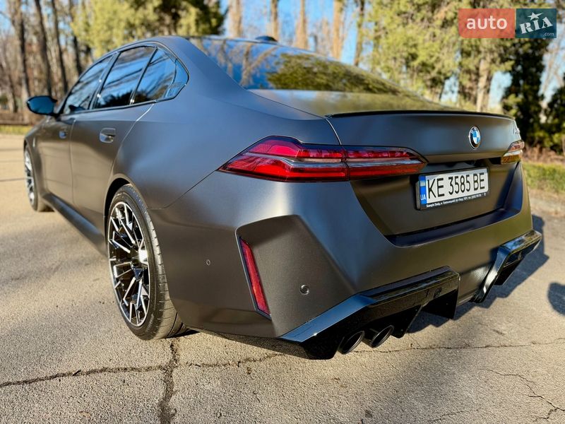 Седан BMW M5 2024 в Киеве