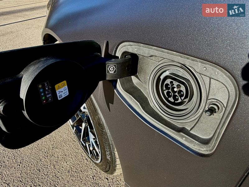 Седан BMW M5 2024 в Киеве