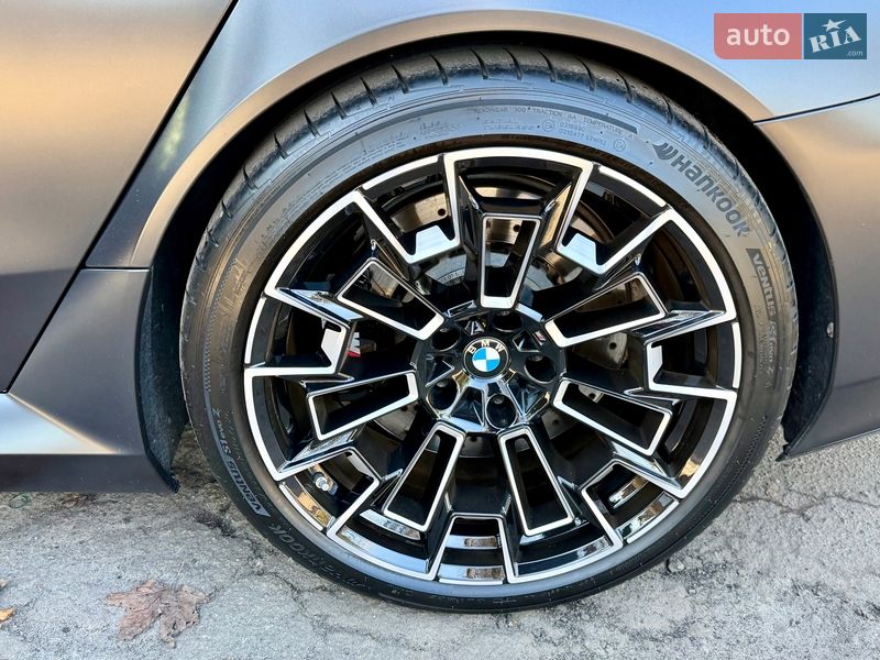 Седан BMW M5 2024 в Киеве