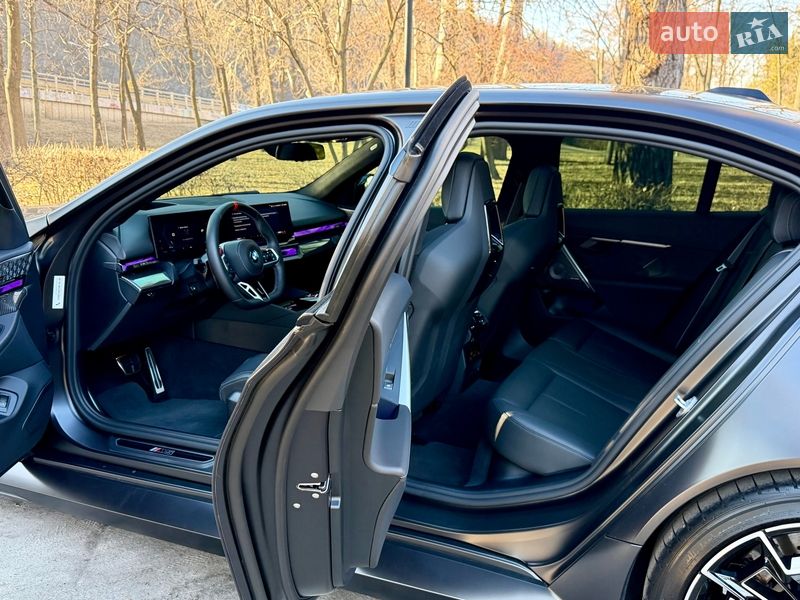 Седан BMW M5 2024 в Киеве