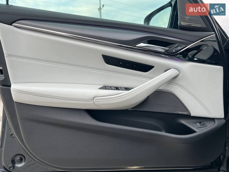Седан BMW M5 2018 в Львове