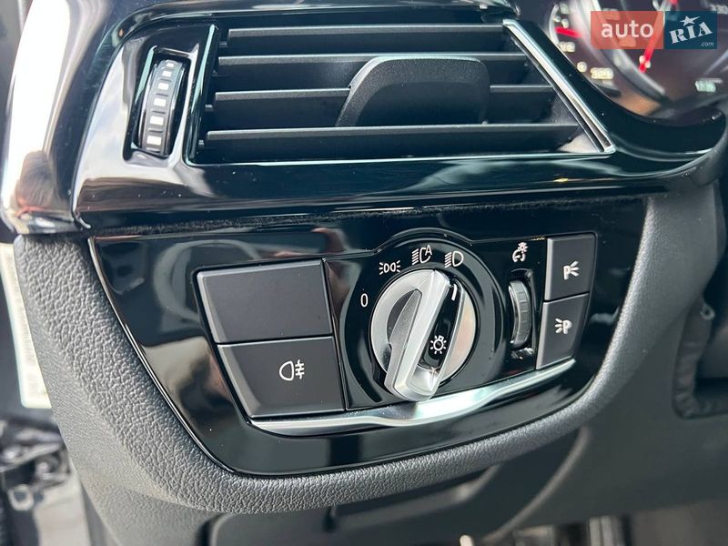 Седан BMW M5 2018 в Львове
