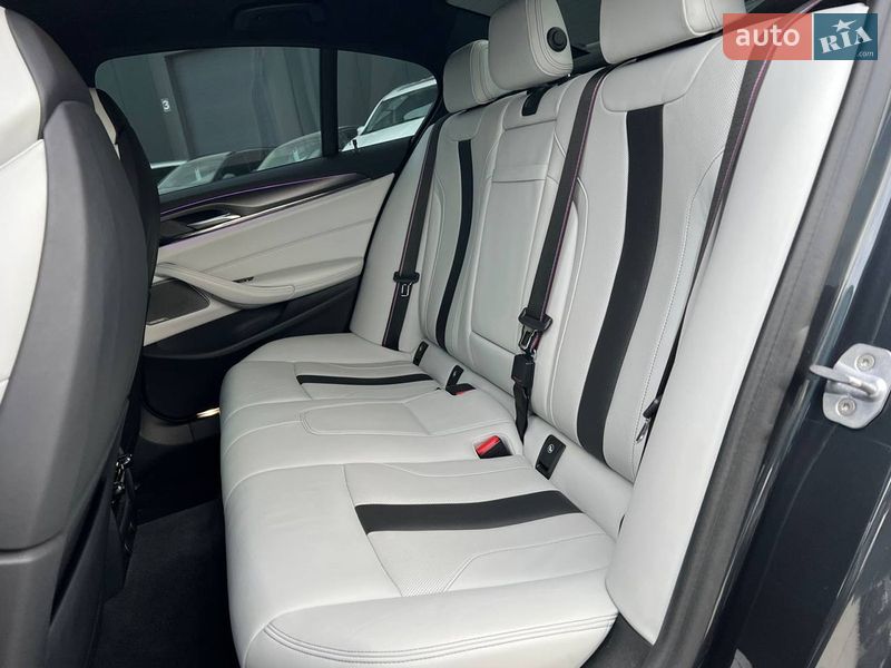 Седан BMW M5 2018 в Львове