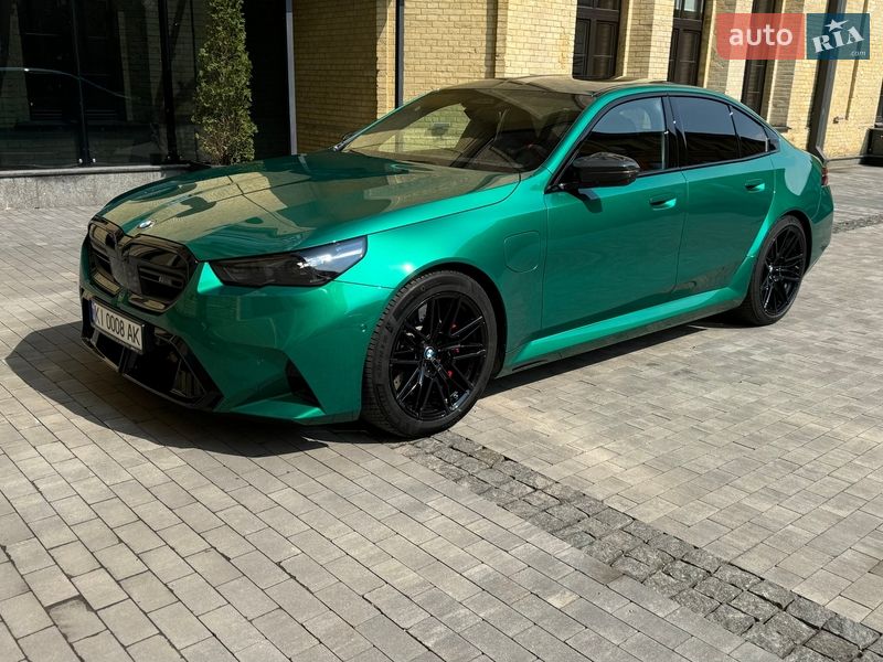 Седан BMW M5 2024 в Киеве