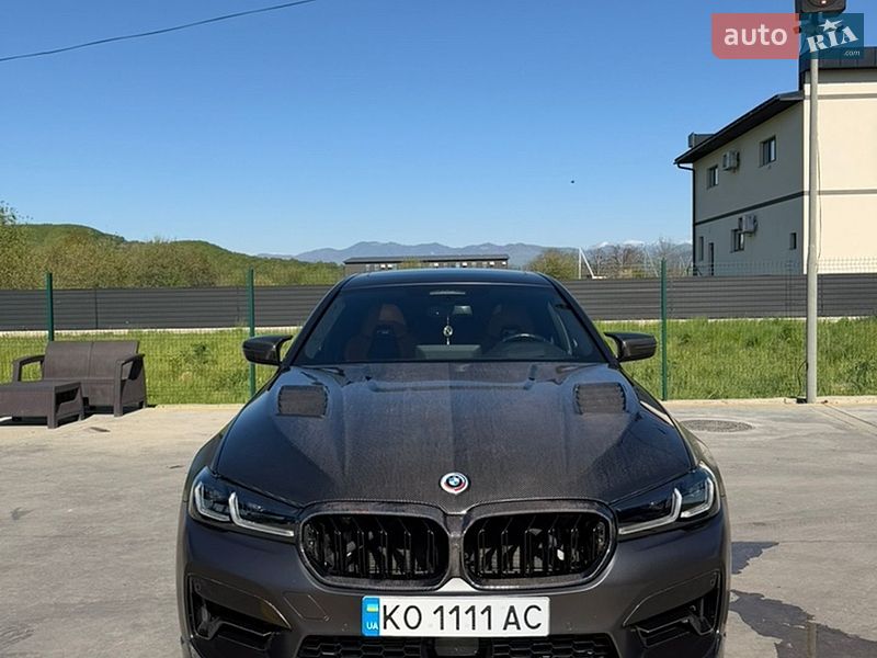 Седан BMW M5 2022 в Тячеве