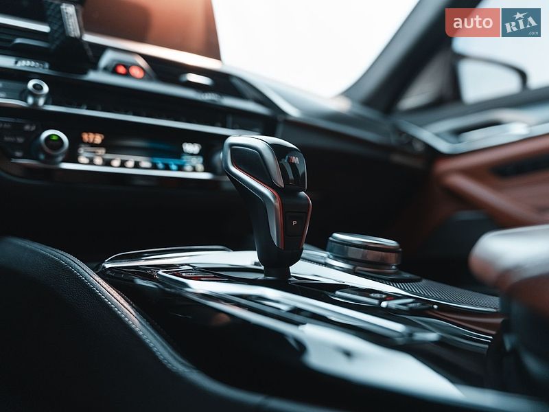 Седан BMW M5 2021 в Киеве