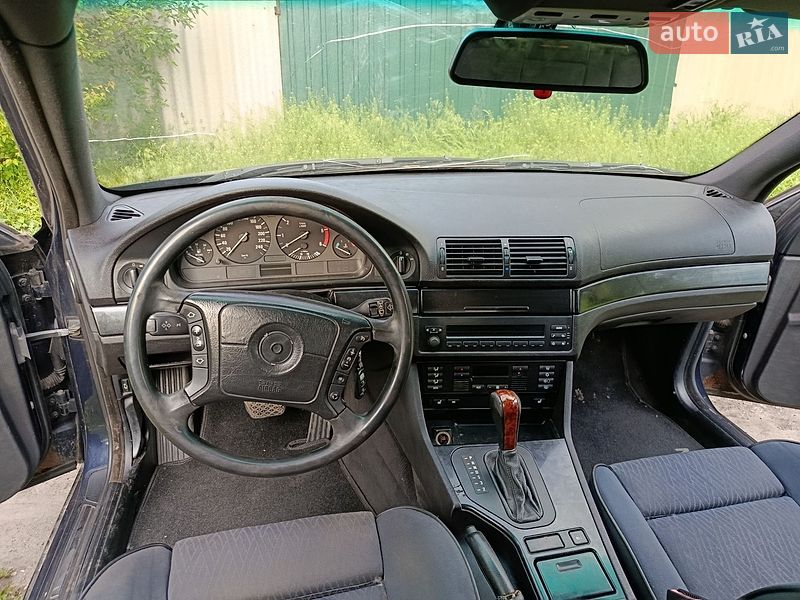 Седан BMW M5 2000 в Славянске
