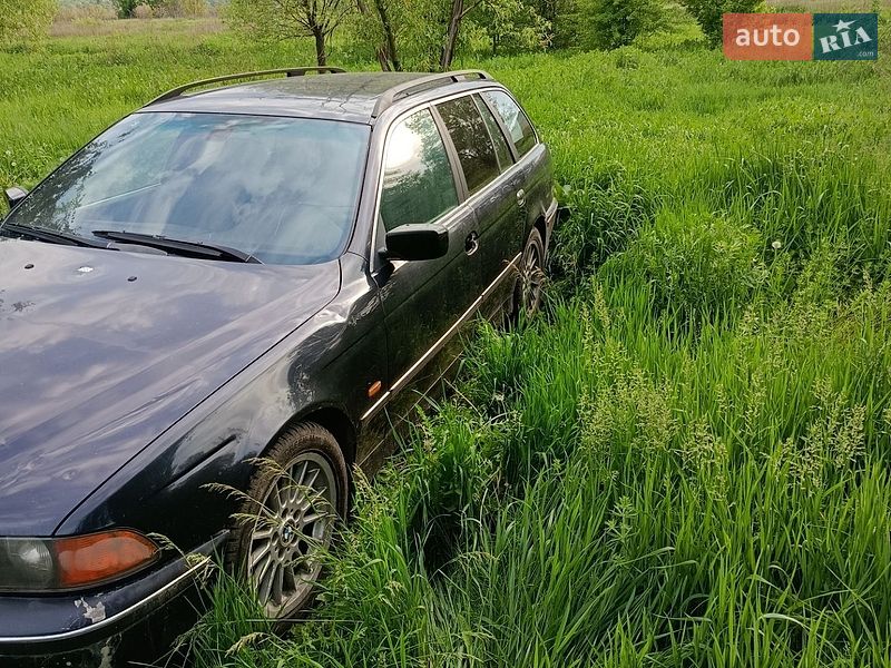 Седан BMW M5 2000 в Славянске