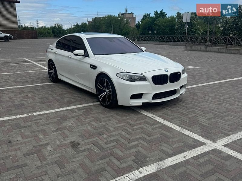 Седан BMW M5 2012 в Харькове