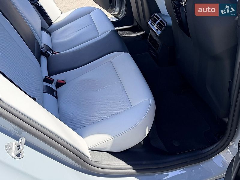 Седан BMW M5 2025 в Днепре