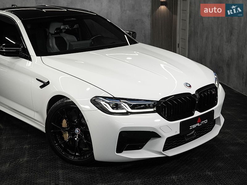 Седан BMW M5 2023 в Одесі