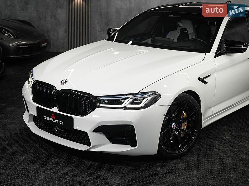 Седан BMW M5 2023 в Одесі