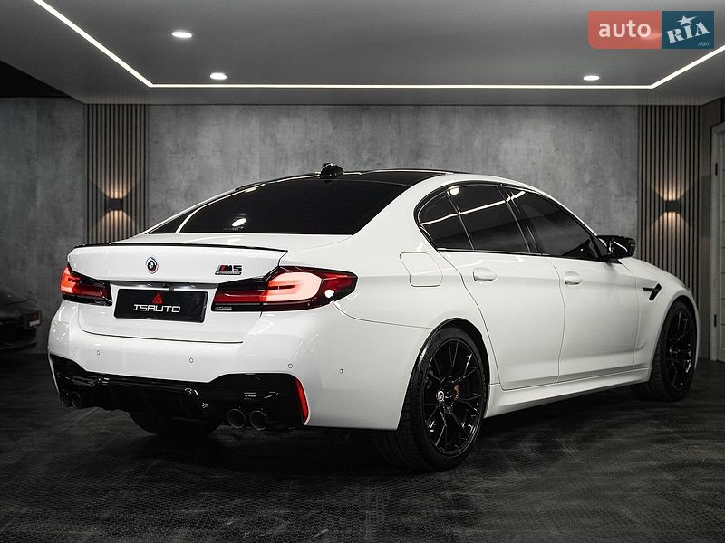 Седан BMW M5 2023 в Одесі