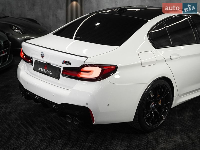 Седан BMW M5 2023 в Одесі