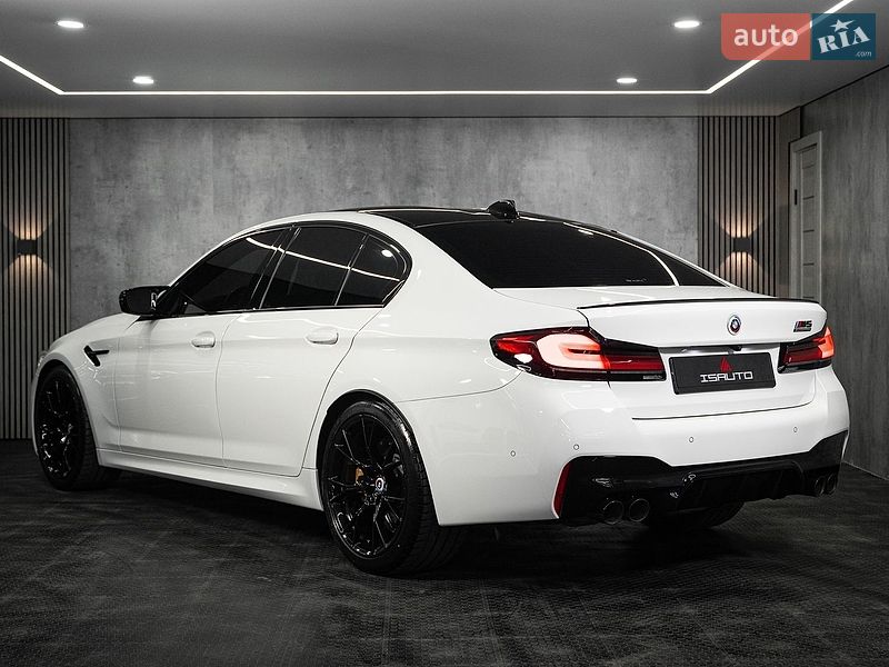 Седан BMW M5 2023 в Одесі