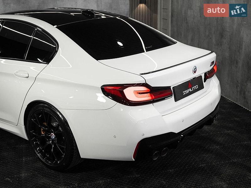 Седан BMW M5 2023 в Одесі