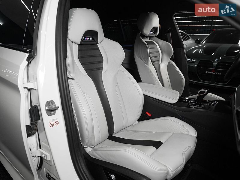 Седан BMW M5 2023 в Одесі