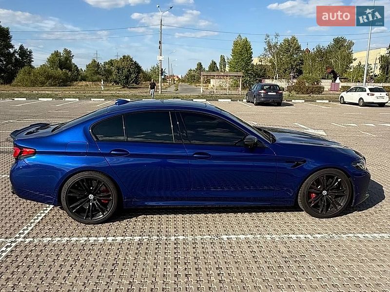 Седан BMW M5 2022 в Києві