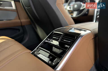 Купе BMW M8 Gran Coupe 2021 в 