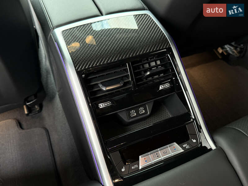 Купе BMW M8 Gran Coupe 2020 в Киеве фото 23 Купе BMW M8 Gran Coupe 2020 в Киеве