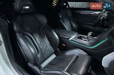 Кабриолет BMW M8 2019 в 