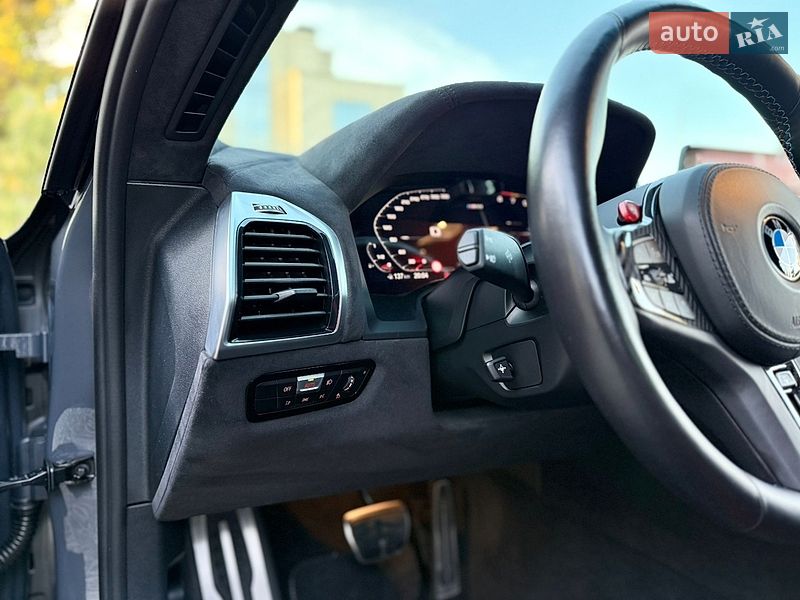 Купе BMW M8 2023 в Львове