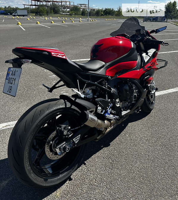 Спортбайк BMW S 1000RR 2023 в Киеве фото 7 Спортбайк BMW S 1000RR 2023 в Киеве