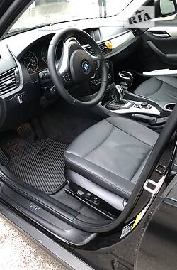 Позашляховик / Кросовер BMW X1 2012 в 