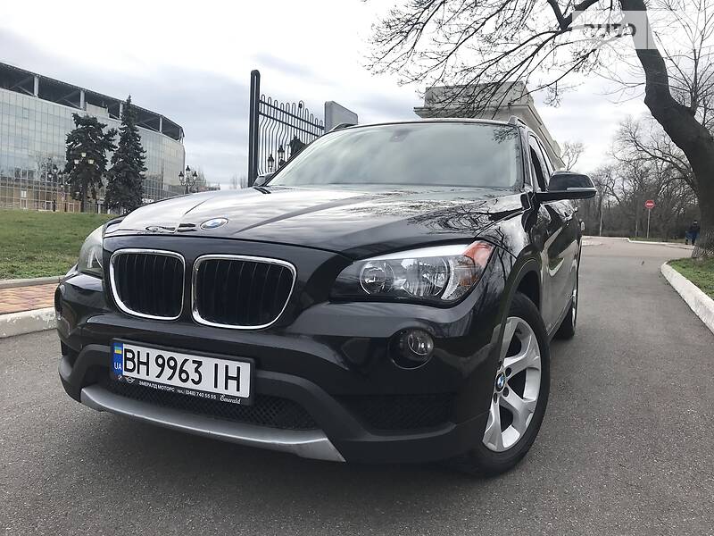 Позашляховик / Кросовер BMW X1 2014 в 