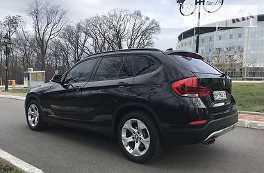 Позашляховик / Кросовер BMW X1 2014 в 