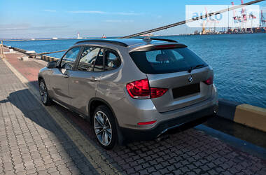 Позашляховик / Кросовер BMW X1 2012 в 