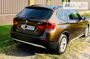 Позашляховик / Кросовер BMW X1 2010 в 